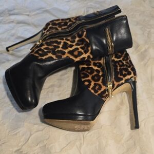 MICHAEL Michal Kors Haya Bootie Printed Hair Calf.